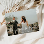 beau mariage de script merci photo<br><div class="desc">Une belle conception de script avec une merveilleuse image de la mariée et du marié. L'image du nouveau marié,  la couleur arrière et le texte peuvent être personnalisés. Ajoutez un message de remerciement personnel à l'arrière.</div>