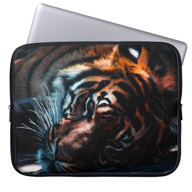 Beau tigre se trouvant sur son sac latéral (Devant)