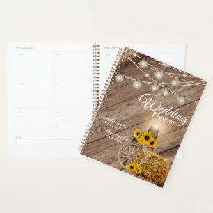 Beau tonneau en bois rustique et tournesols