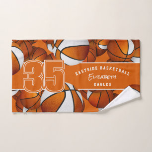 Beaucoup de balles de basket orange couleurs équip