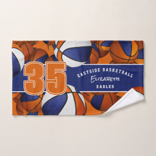 Beaucoup de boules de basket aux couleurs de l'équ