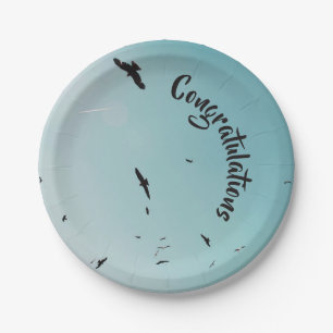 Beaucoup d'oiseaux et une assiette de controle