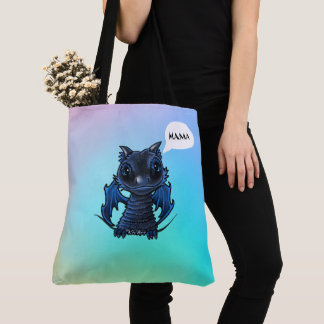 Beauté aux cheveux d'argent et sac fourre-tout dra