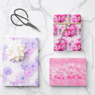 Beaux rouleaux de papier d'emballage floral rose