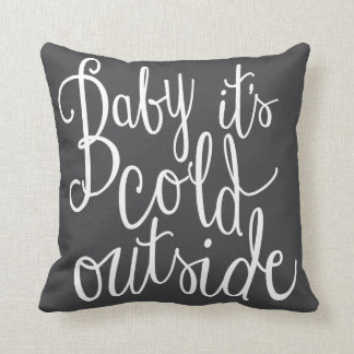 Bébé c'est coussin extérieur froid d'hiver