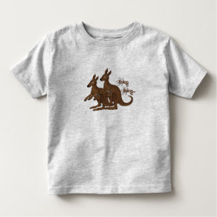 Bébé de famille de kangourou dans le T-shirts