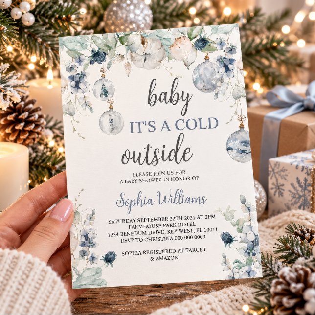 Bébé d'hiver C'est froid dehors Invitation de douc (Baby It’s a Cold Outside Winter Baby Shower Invitation, dusty blue thistle, eucalyptus, ornaments)