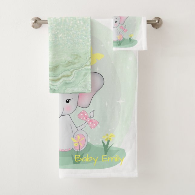Bébé éléphant mignon avec un nœud rose dans une cl (En situation)