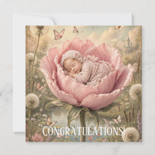 Bébé endormi dans une fleur rose Félicitations