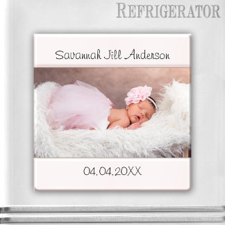 Bébé fille rose pâle aimant photo