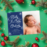 Bébé Il fait froid dehors Faire-part de naissance<br><div class="desc">Ce carte photo de vacances moderne mais élégant dispose d'une photo verticale et d'un message d'accueil en écriture blanche qui dit "Baby It's Cold Outside" sur un arrière - plan bleu. Le dos de la carte est un simple arrière - plan rouge. Vous pouvez également ajouter une autre photo au...</div>