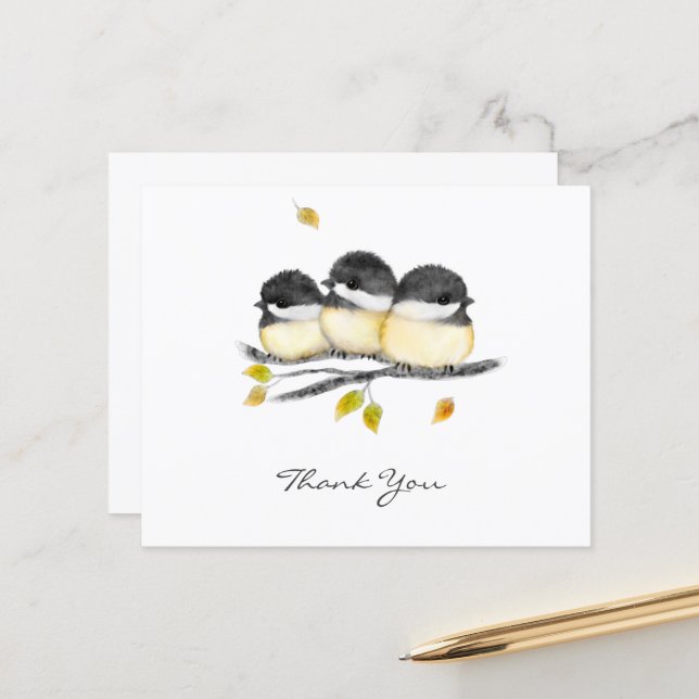 Bébé mignon oiseau 3 poulets sur la branche de l'a (Devant/Arrière en situation)