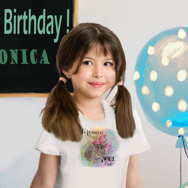 Bébé Un T-Shirt de fête d'anniversaire pour une fille d (A Wild Five - Cat Girl Birthday T-Shirt close up)