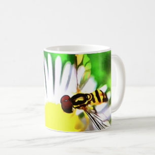 Bee sur Daisy Coffee Mug