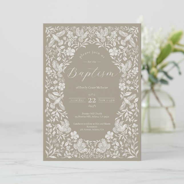 Beige Floral Birdie Baby Baptême Invitation (Debout devant)