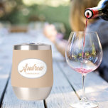 Beige Stylisé Mariage Nom de la chambre<br><div class="desc">Offrez à votre toiletteur mariage ce croustillant en acier inoxydable tendance et personnalisé avec son nom en écriture stylisée dans un design blanc et ovale. La couleur et le script de l'Arrière - plan est beige. Personnalisez votre cave à vin en éditant et en remplaçant le nom par le nom...</div>