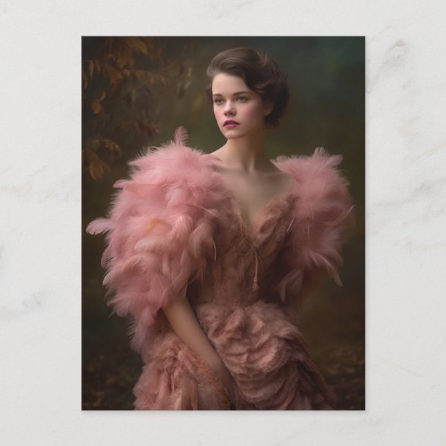 Belle femme dans une robe de plume rose Carte post (Devant)