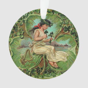 Belle fille Vintage avec Shamrock