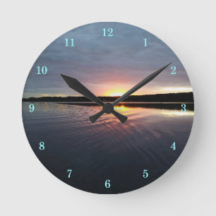 Belle horloge murale de Kensington Lake Sunrise