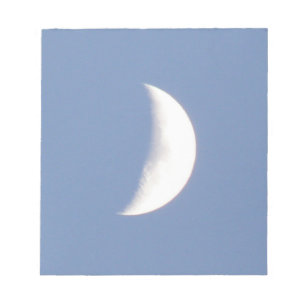 Belle lune de croissant de cire dans le Bloc-notes