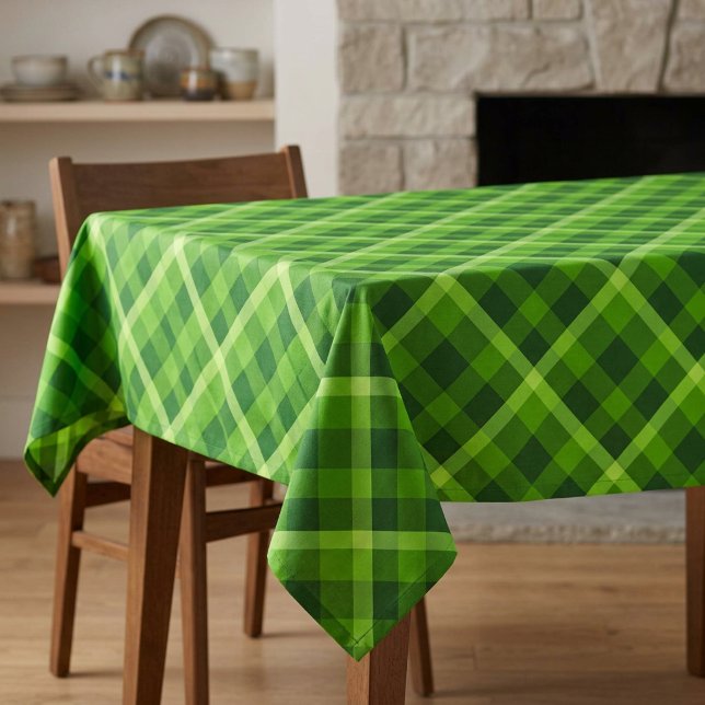 Belle nappe petite carreaux vert arbre (Beautiful Tree Green Plaid Small Tablecloth covering a table in a dining room.)