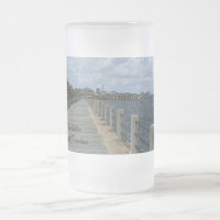 Belle promenade en bord de mer Mug givré