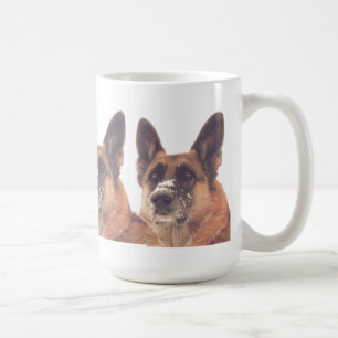 Belle tasse de café de berger allemand