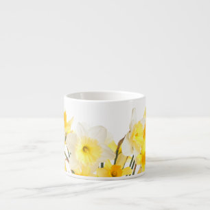 Belle tasse de café express de jonquilles