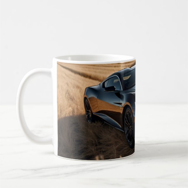 Belle tasse de voiture noire de luxe en champ sec (Gauche)