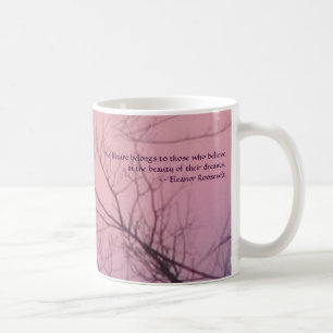 Belle tasse rêveuse