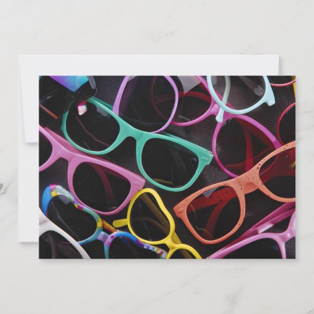 Belles lunettes de soleil colorées (Devant)