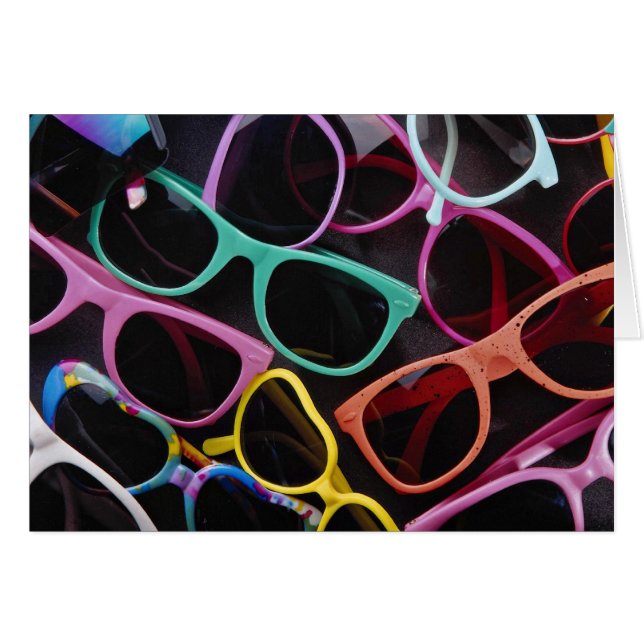 Belles lunettes de soleil colorées (Devant horizontal)