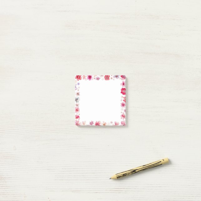 Belles notes florales post-it (Sur un bureau)