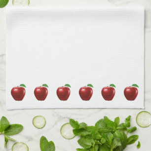 Belles pommes rouges sur une serviette de cuisine 