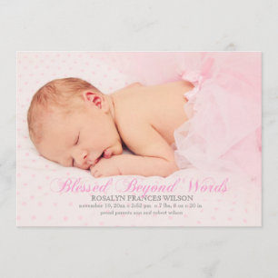 Béni avec un faire-part de naissance de photo de