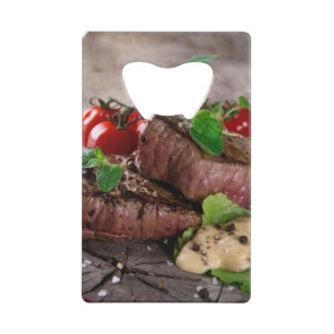 Biftecks grillés de BBQ avec les herbes et les