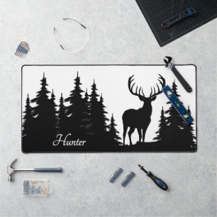 Big Buck Among Pine Trees Vector Nom personnel