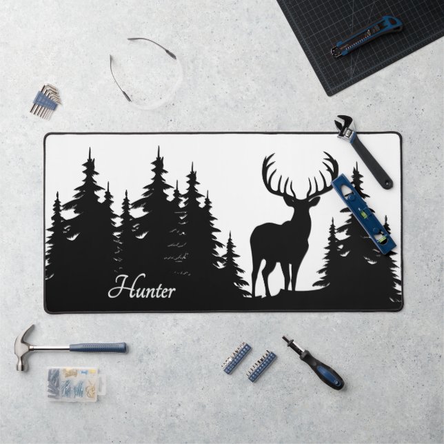 Big Buck Among Pine Trees Vector Nom personnel (Poste de travail)