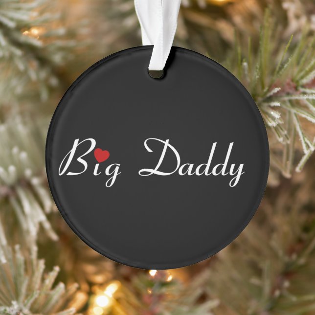 Big Daddy avec l'Ornement du Coeur Rouge (Arbre)