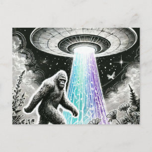 Bigfoot et un OVNI dans la carte postale de la for