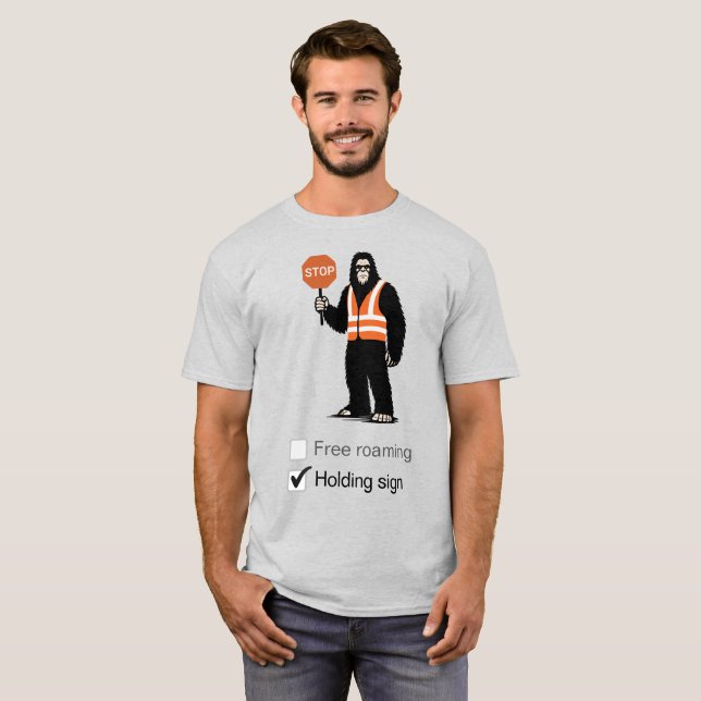 Bigfoot works as a traffic controller T-Shirt (Devant entier)