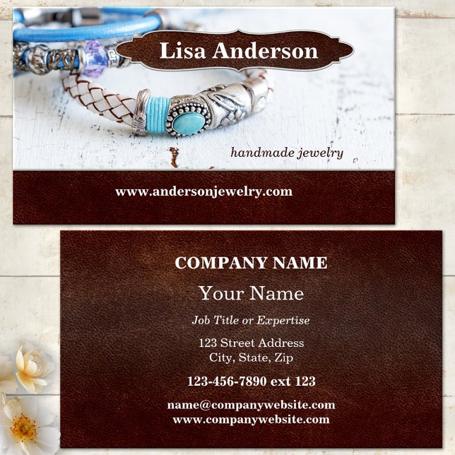 Bijoux artisanaux Faux Carte de visite en cuir (Modern design business card featuring an image of handmade jewelry on dark brown faux leather)