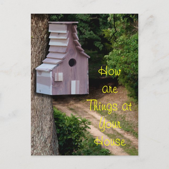 Birdhouse de cèdre sur une carte postale d'arbre - (Devant)