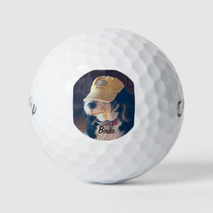 Birdie dans une balle de golf jaune casquette