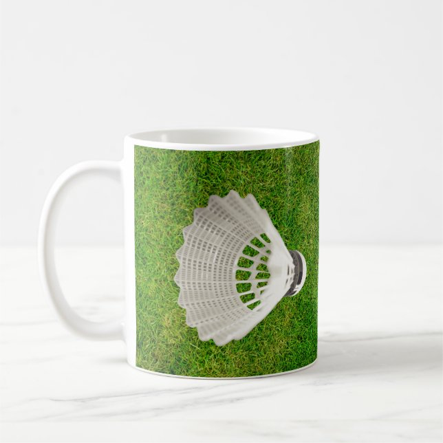 Birdie de Badminton sur Mug d'herbe verte (Gauche)