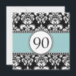 Black Damask 90th Birthday Invitations Blue<br><div class="desc">Invitations d'anniversaire personnalisables pour les Damas noirs et blancs. Customisez avec vos informations à l'aide des invites OU modifiez la couleur du ruban et ajoutez du texte en sélectionnant l'option "customiser" et en utilisant les menus d'édition. Modèle damas luxueux et design pour vos invitations spéciales d'anniversaire</div>