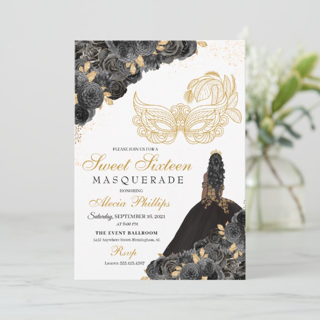 Black & Gold Floral Masquerade Sweet 16 Invitation (Debout devant)