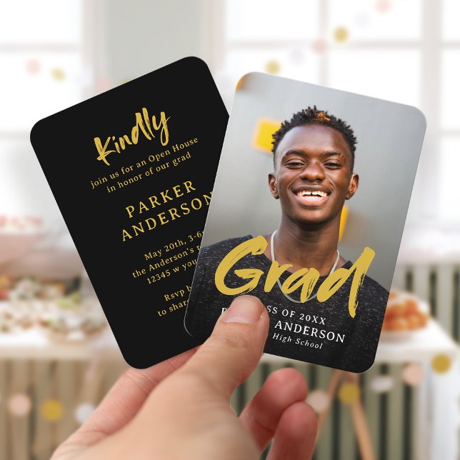 Black Gold Modern Script Photo Invitation de gradu (Black Gold Modern Script Photo Graduation Invite)