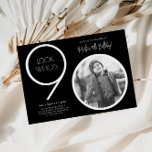 Black Modern Photo 90th Birthday Invitation<br><div class="desc">Fêtez votre 90e anniversaire avec un style intemporel en utilisant cette invitation Look Who’s 90! Avec un design élégant et moderne, cette invitation est parfaite pour ceux qui préfèrent la simplicité avec une touche d'élégance. Entièrement personnalisable, vous pouvez facilement ajouter les détails de votre fête pour créer un invitation personnel...</div>