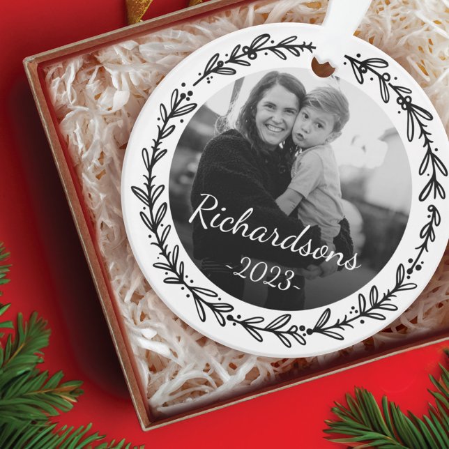 Black White Festif Frame Famille White Photo (Black White Festive Leaf Frame Family White Photo Ornament)